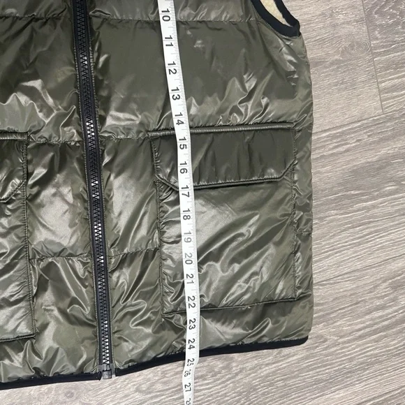 Peloton Cozy Fleece Reversible Vest Olive Green Cream Size XS - Picture 13 of 13